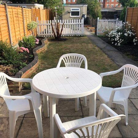 סווינדון Edinburgh Street Home - Beautiful House With Free Parking And Wifi, Equipped With Comfy Furnitures מראה חיצוני תמונה