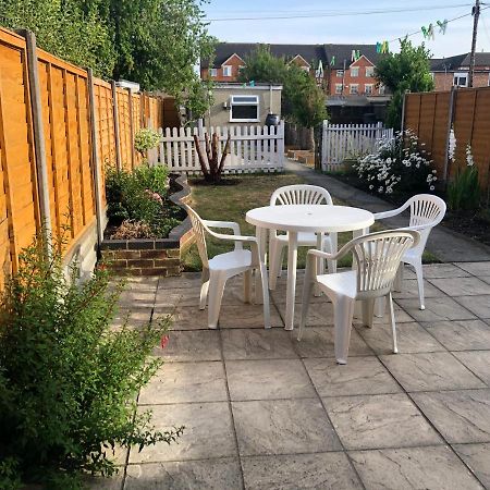 סווינדון Edinburgh Street Home - Beautiful House With Free Parking And Wifi, Equipped With Comfy Furnitures מראה חיצוני תמונה