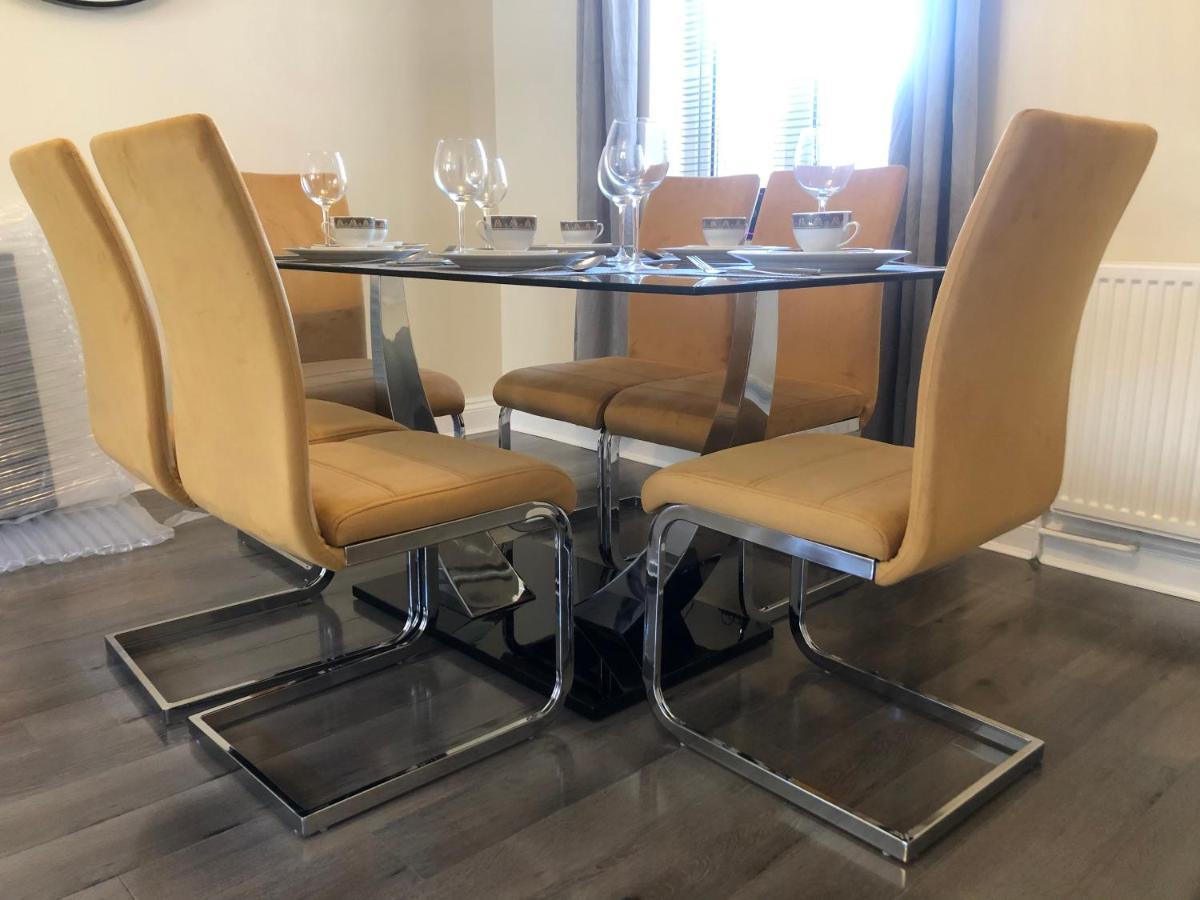סווינדון Edinburgh Street Home - Beautiful House With Free Parking And Wifi, Equipped With Comfy Furnitures מראה חיצוני תמונה