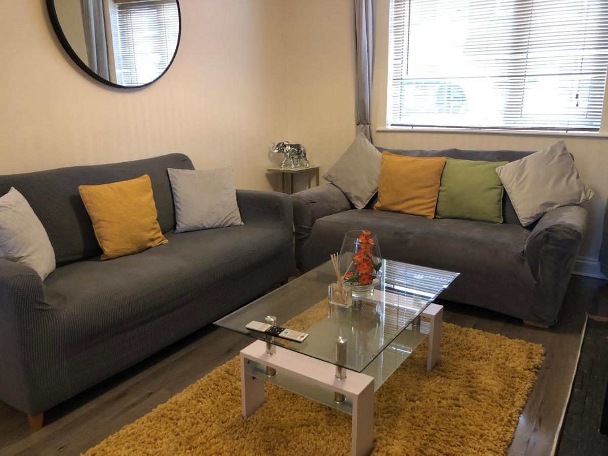 סווינדון Edinburgh Street Home - Beautiful House With Free Parking And Wifi, Equipped With Comfy Furnitures מראה חיצוני תמונה