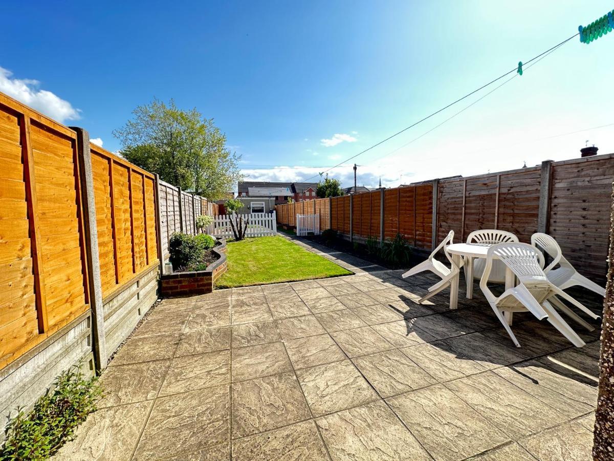סווינדון Edinburgh Street Home - Beautiful House With Free Parking And Wifi, Equipped With Comfy Furnitures מראה חיצוני תמונה